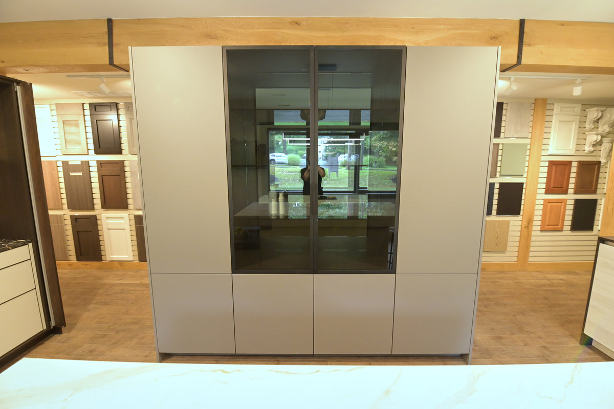 Poggenpohl Modern Kitchen with +MODO Island, +SEGMENTO Cabinetry & +STAGE Bar
