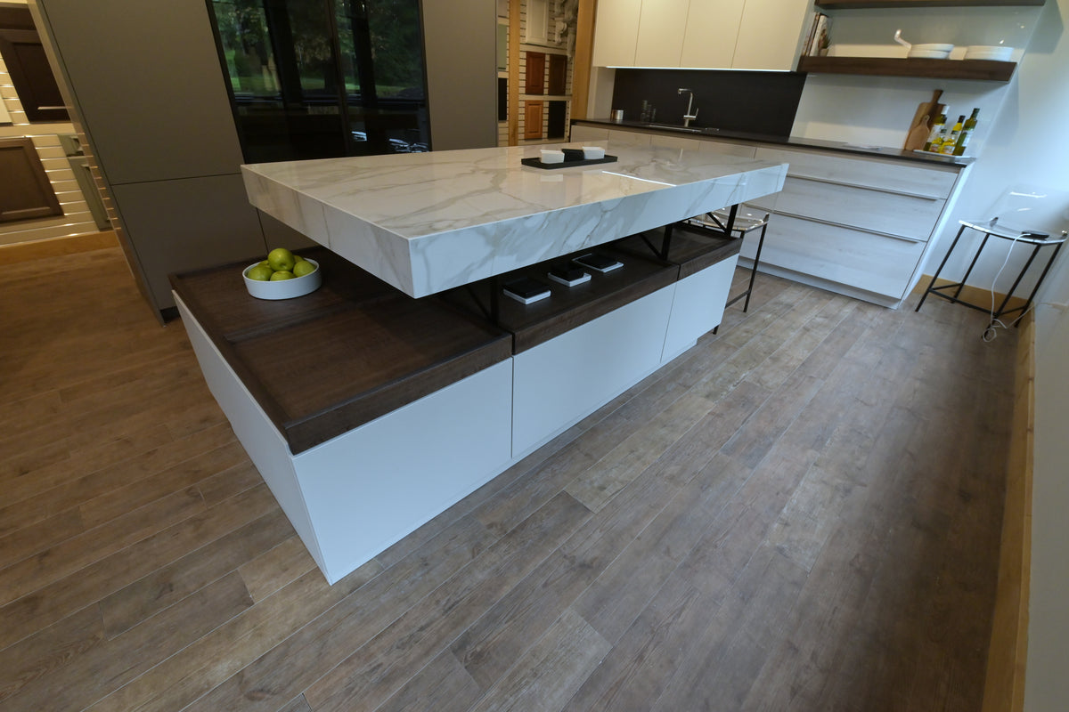 Poggenpohl Modern Kitchen with +MODO Island, +SEGMENTO Cabinetry & +STAGE Bar