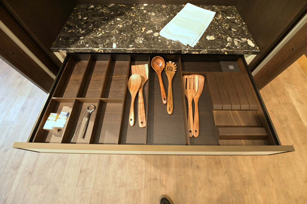 Poggenpohl Modern Kitchen with +MODO Island, +SEGMENTO Cabinetry & +STAGE Bar