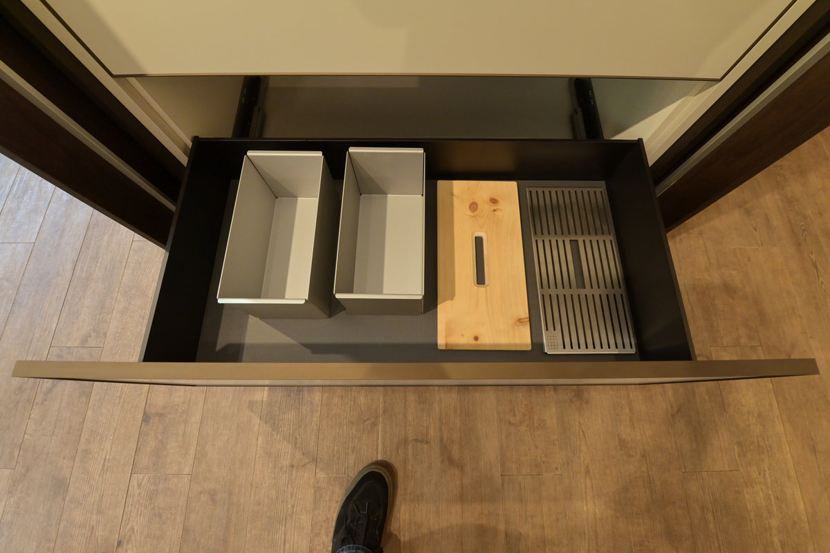 Poggenpohl Modern Kitchen with +MODO Island, +SEGMENTO Cabinetry & +STAGE Bar