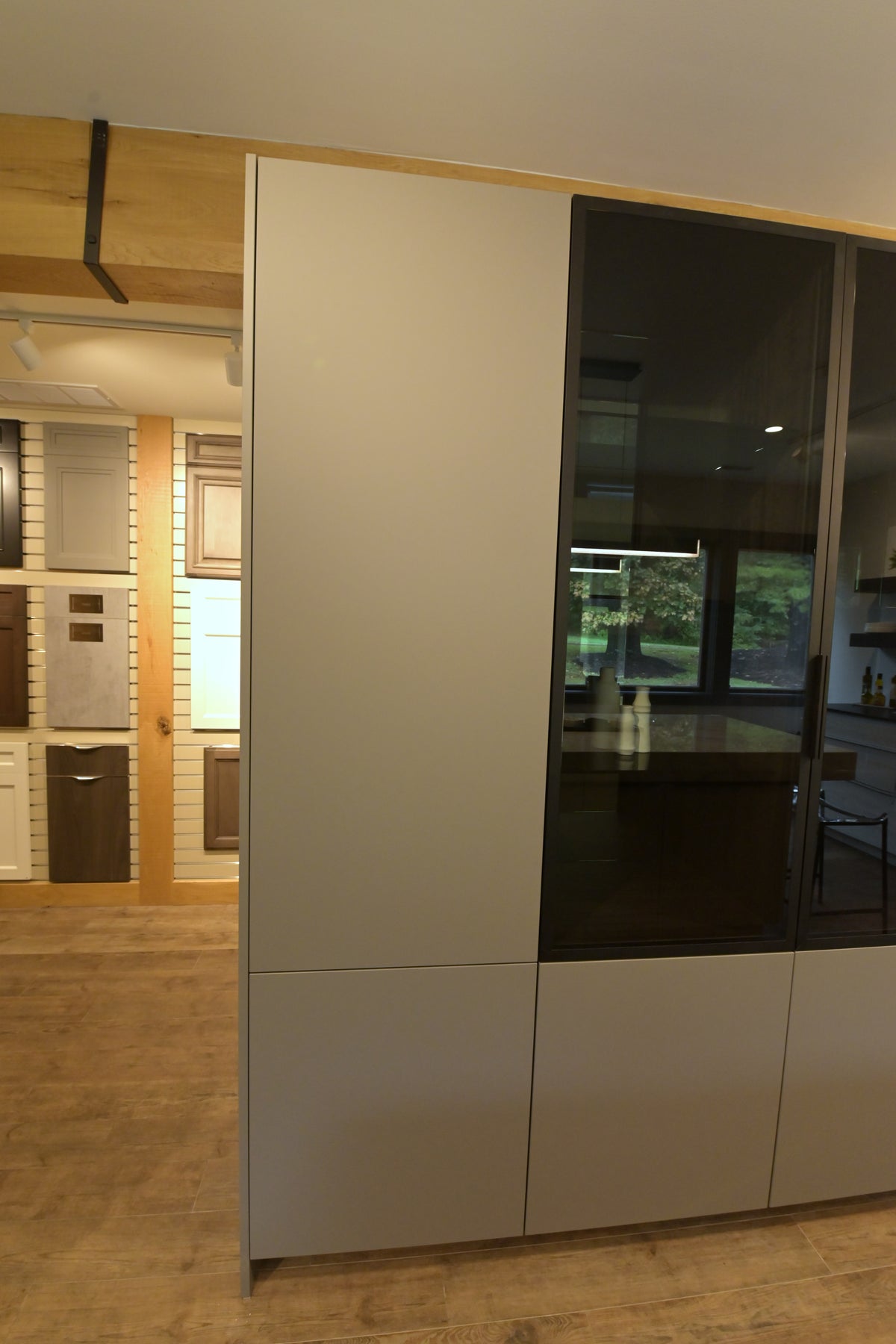 Poggenpohl Modern Kitchen with +MODO Island, +SEGMENTO Cabinetry & +STAGE Bar