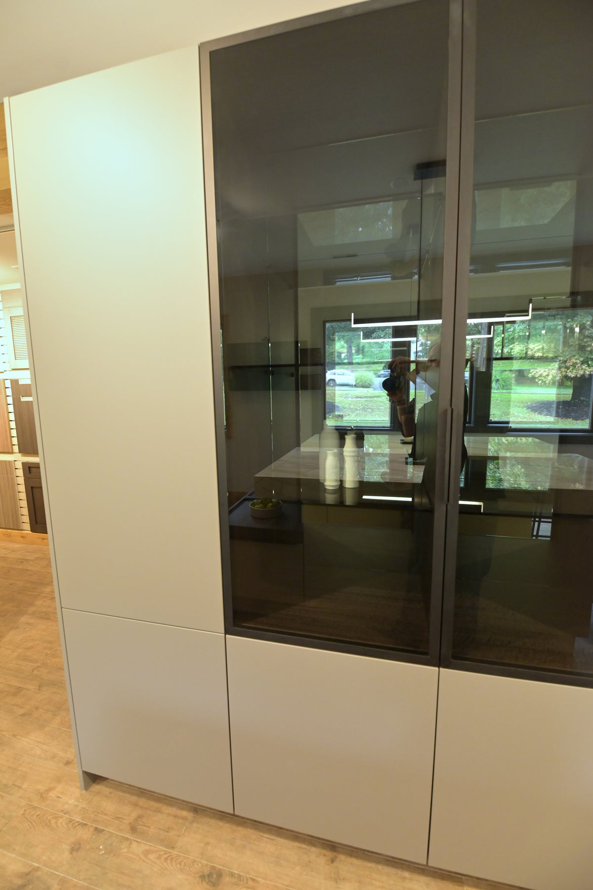 Poggenpohl Modern Kitchen with +MODO Island, +SEGMENTO Cabinetry & +STAGE Bar