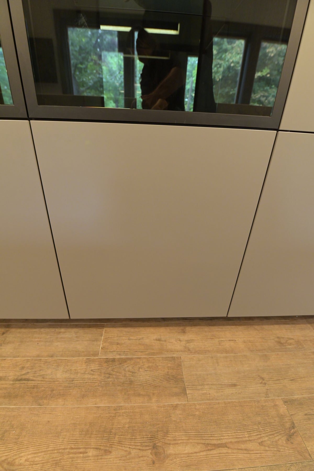 Poggenpohl Modern Kitchen with +MODO Island, +SEGMENTO Cabinetry & +STAGE Bar