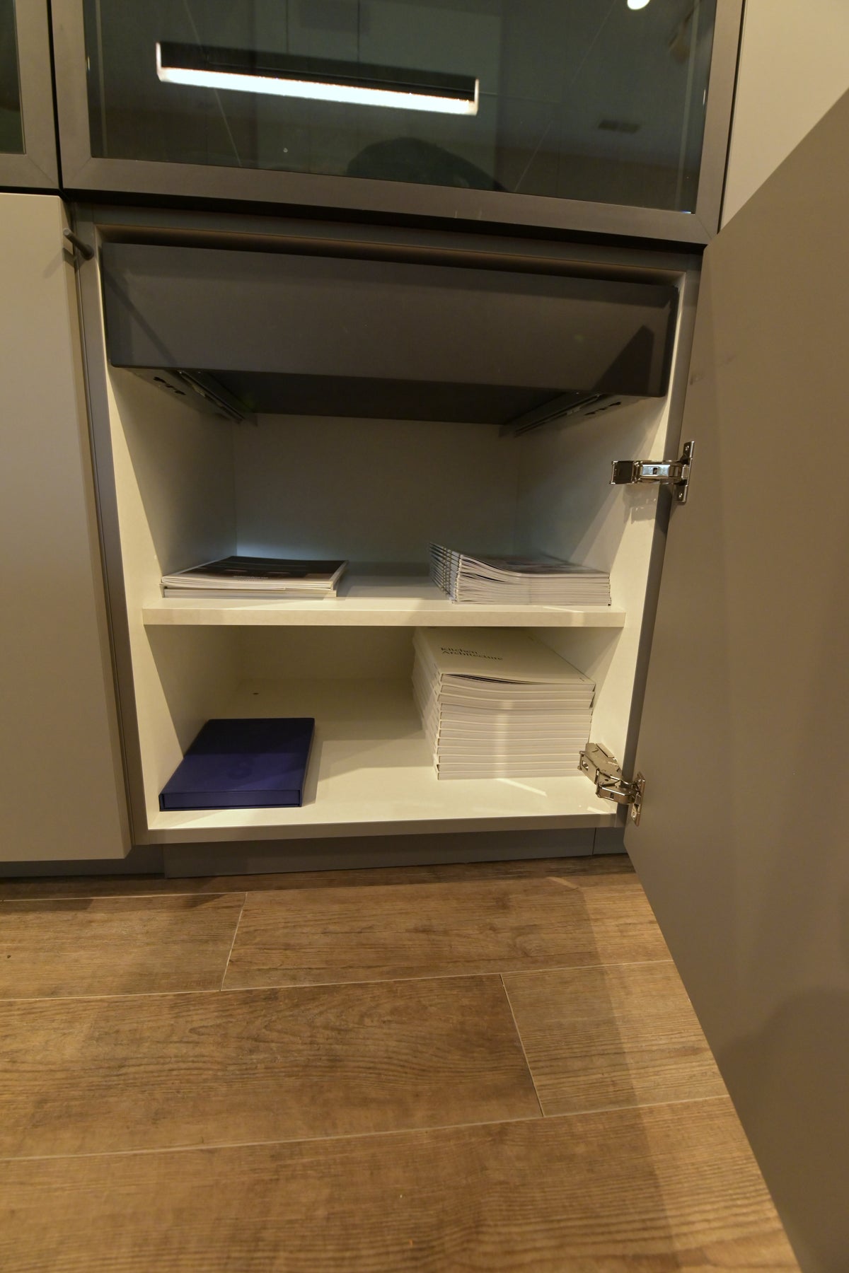 Poggenpohl Modern Kitchen with +MODO Island, +SEGMENTO Cabinetry & +STAGE Bar
