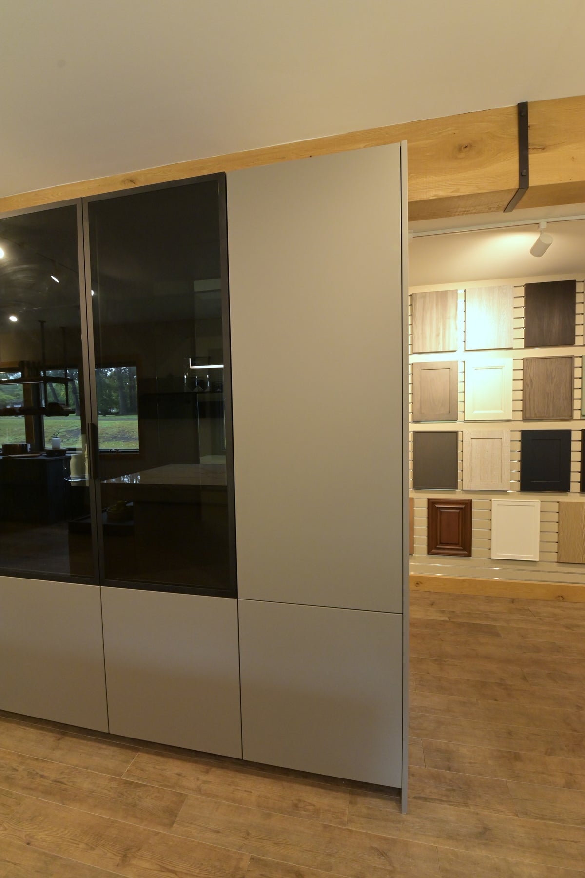 Poggenpohl Modern Kitchen with +MODO Island, +SEGMENTO Cabinetry & +STAGE Bar