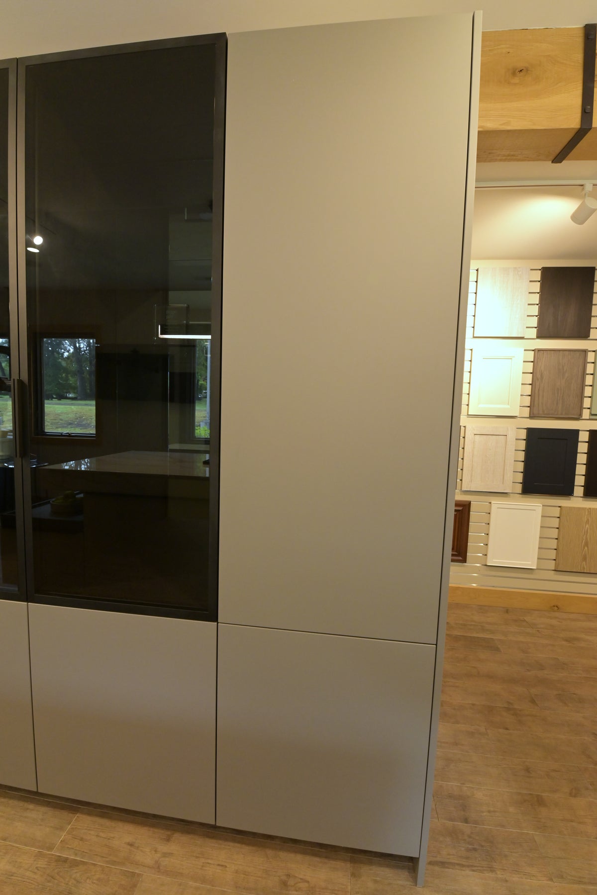 Poggenpohl Modern Kitchen with +MODO Island, +SEGMENTO Cabinetry & +STAGE Bar
