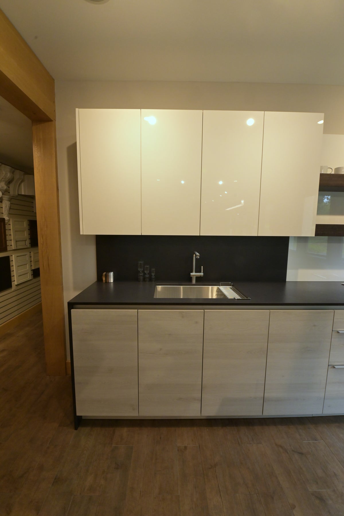 Poggenpohl Modern Kitchen with +MODO Island, +SEGMENTO Cabinetry & +STAGE Bar