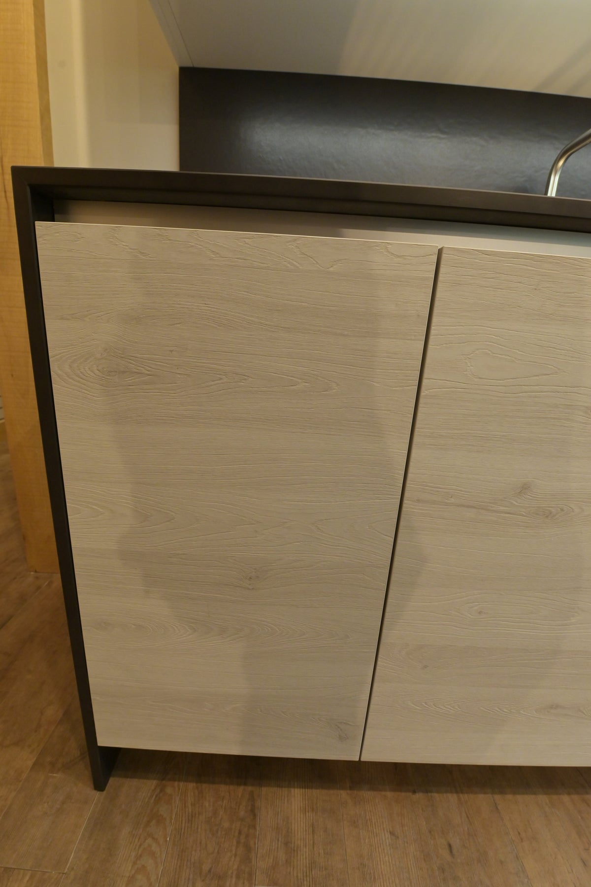 Poggenpohl Modern Kitchen with +MODO Island, +SEGMENTO Cabinetry & +STAGE Bar