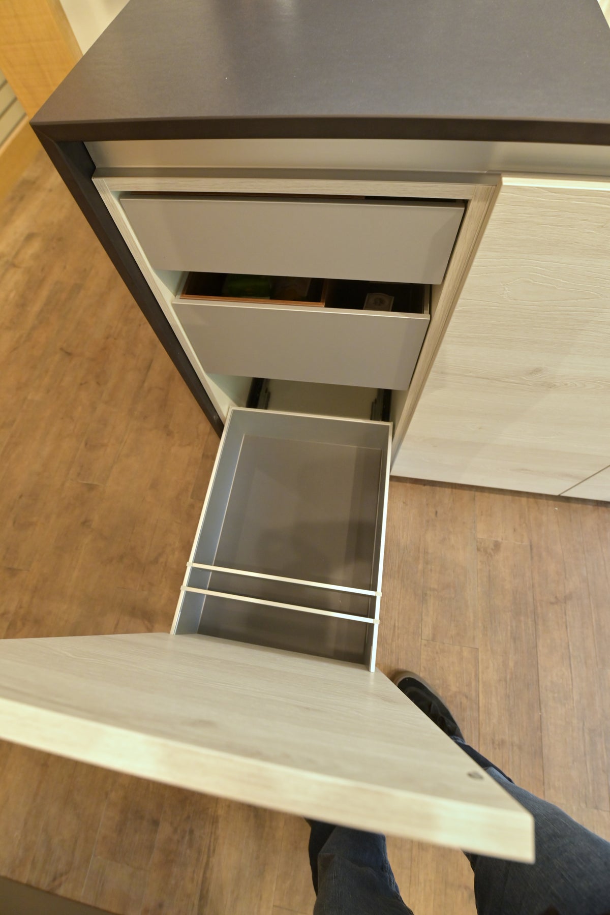Poggenpohl Modern Kitchen with +MODO Island, +SEGMENTO Cabinetry & +STAGE Bar