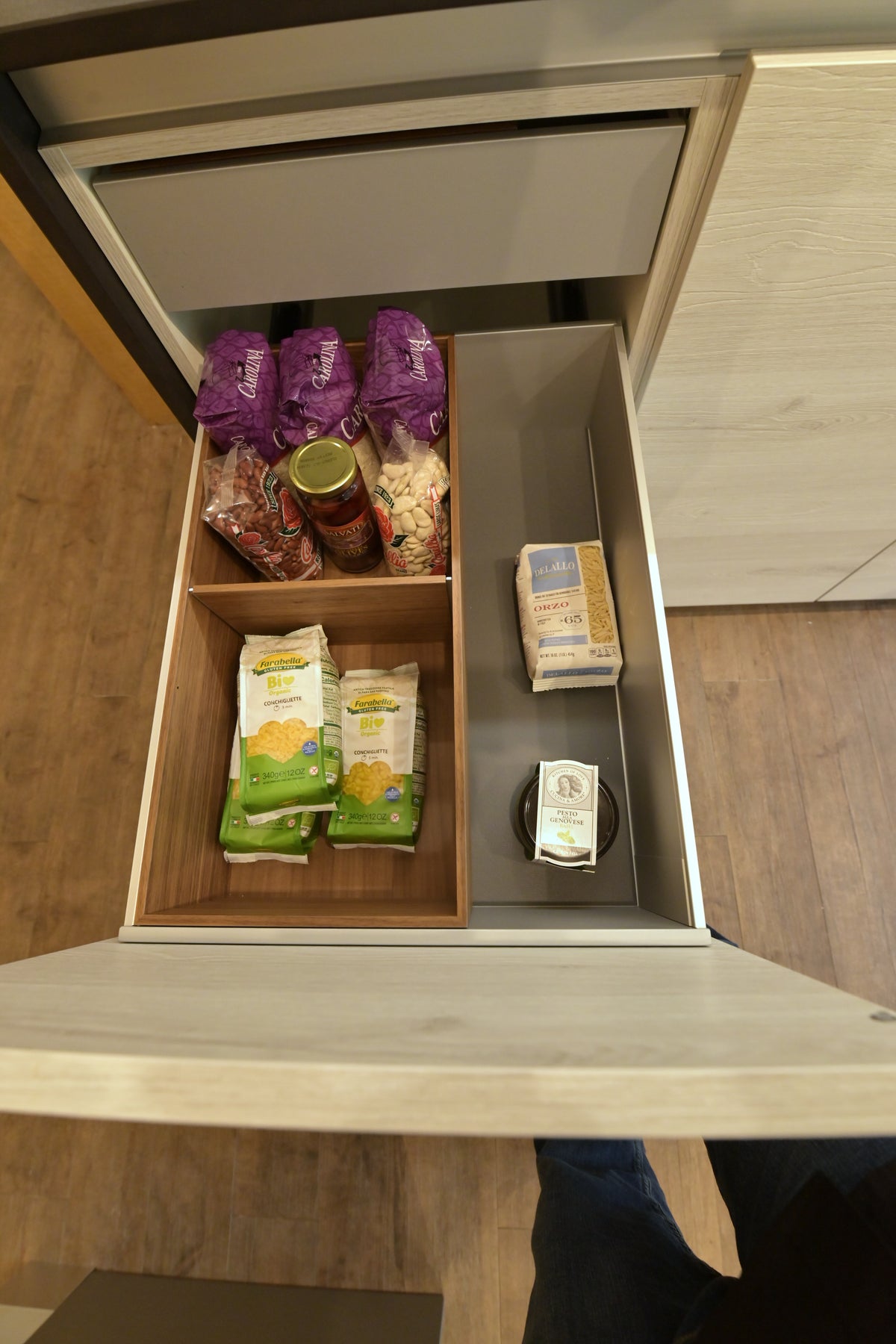 Poggenpohl Modern Kitchen with +MODO Island, +SEGMENTO Cabinetry & +STAGE Bar