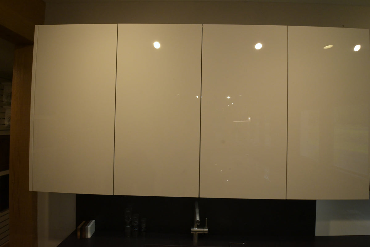 Poggenpohl Modern Kitchen with +MODO Island, +SEGMENTO Cabinetry & +STAGE Bar