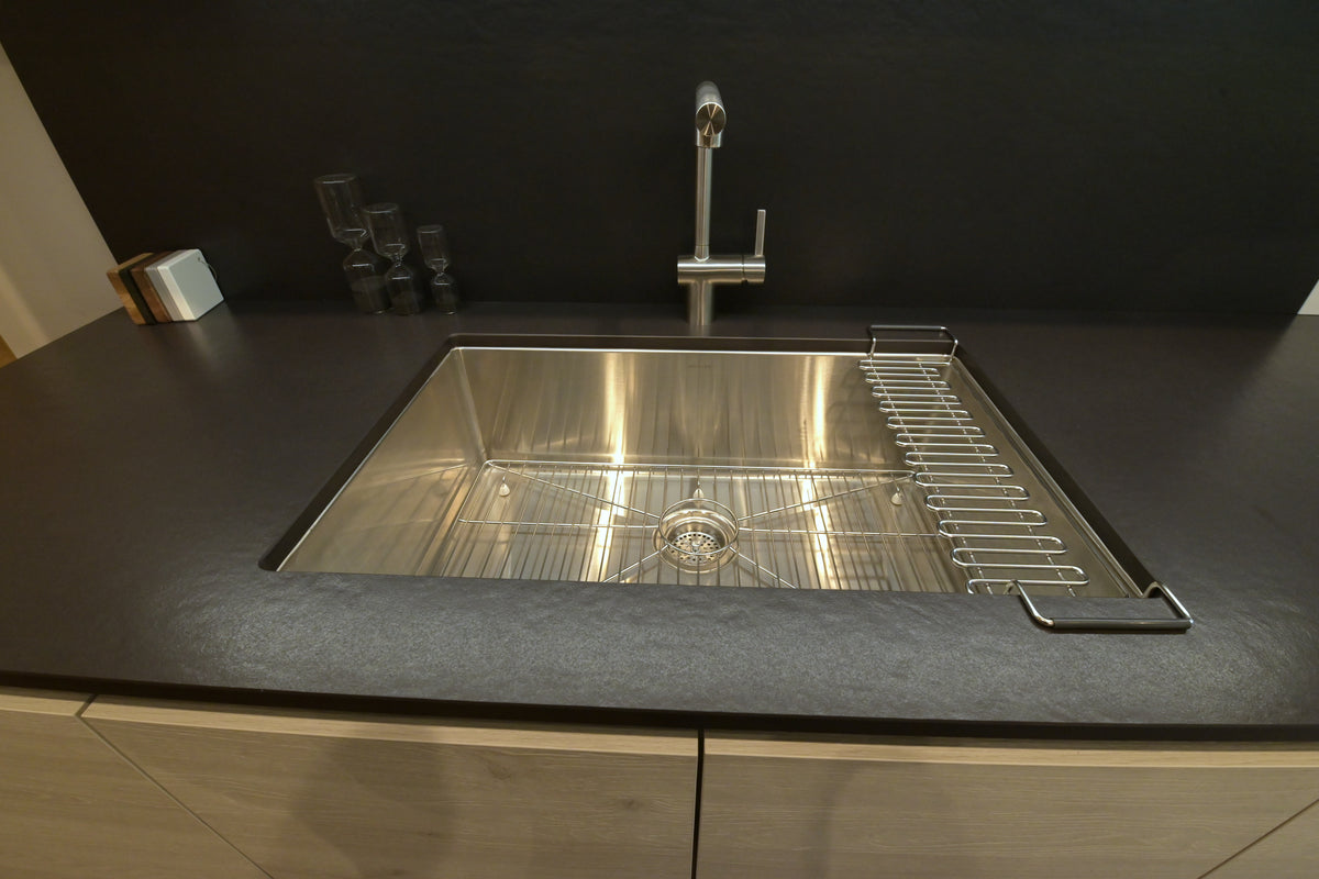 Poggenpohl Modern Kitchen with +MODO Island, +SEGMENTO Cabinetry & +STAGE Bar