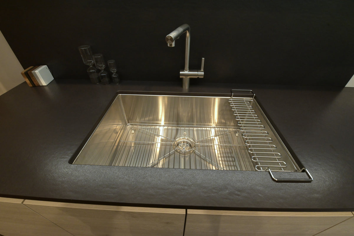 Poggenpohl Modern Kitchen with +MODO Island, +SEGMENTO Cabinetry & +STAGE Bar