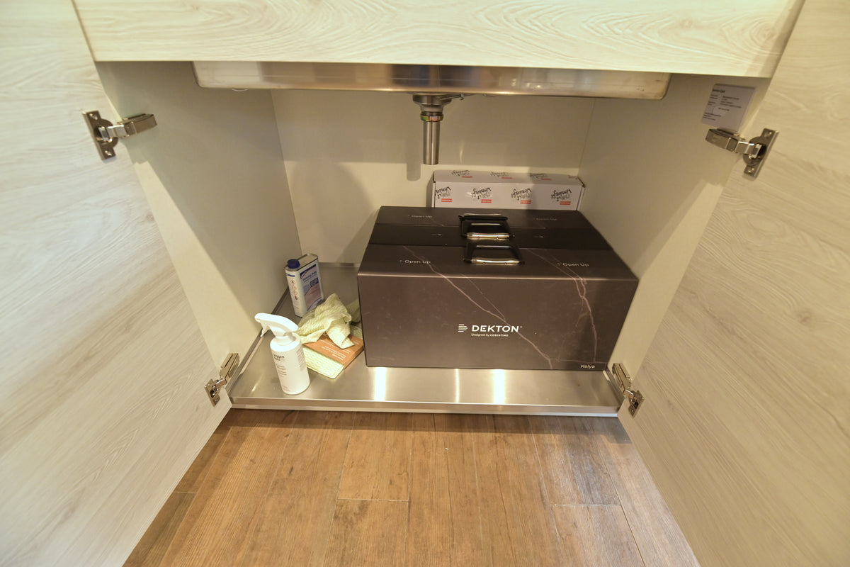 Poggenpohl Modern Kitchen with +MODO Island, +SEGMENTO Cabinetry & +STAGE Bar