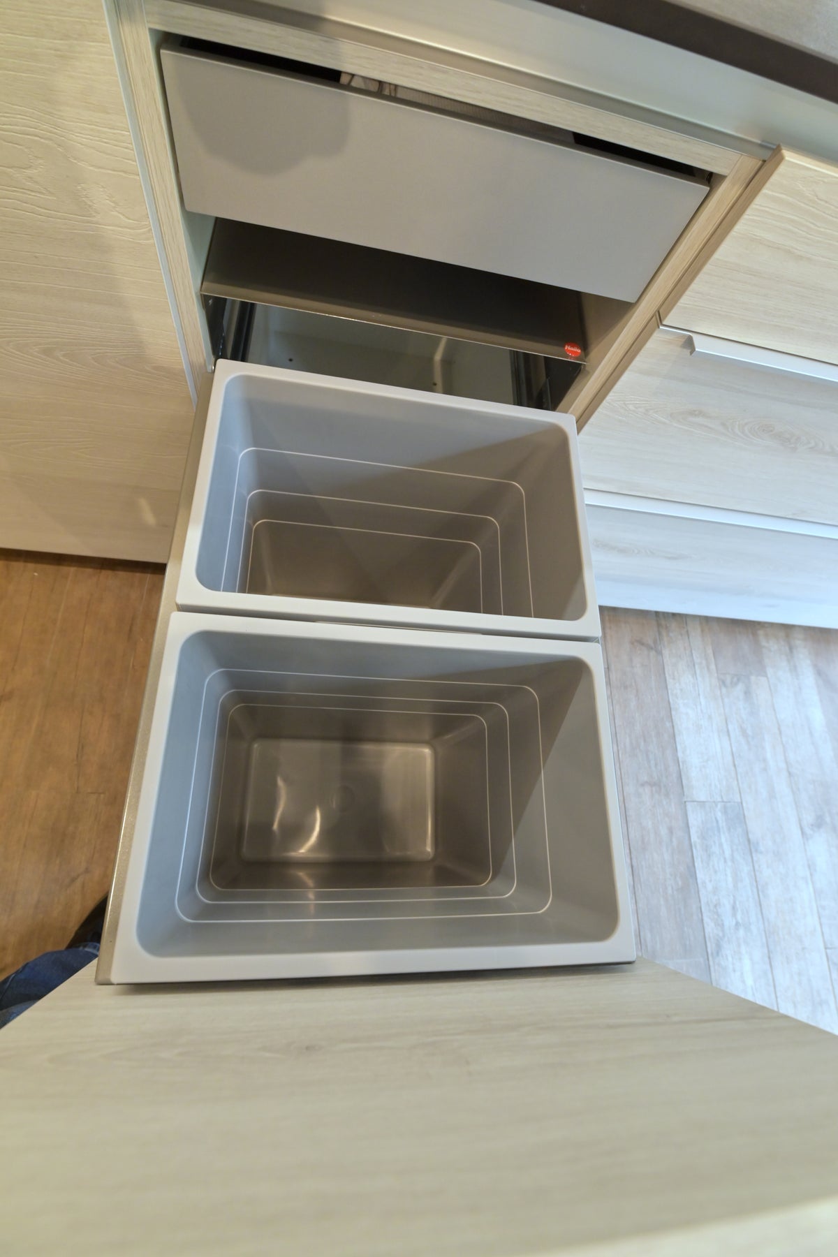 Poggenpohl Modern Kitchen with +MODO Island, +SEGMENTO Cabinetry & +STAGE Bar