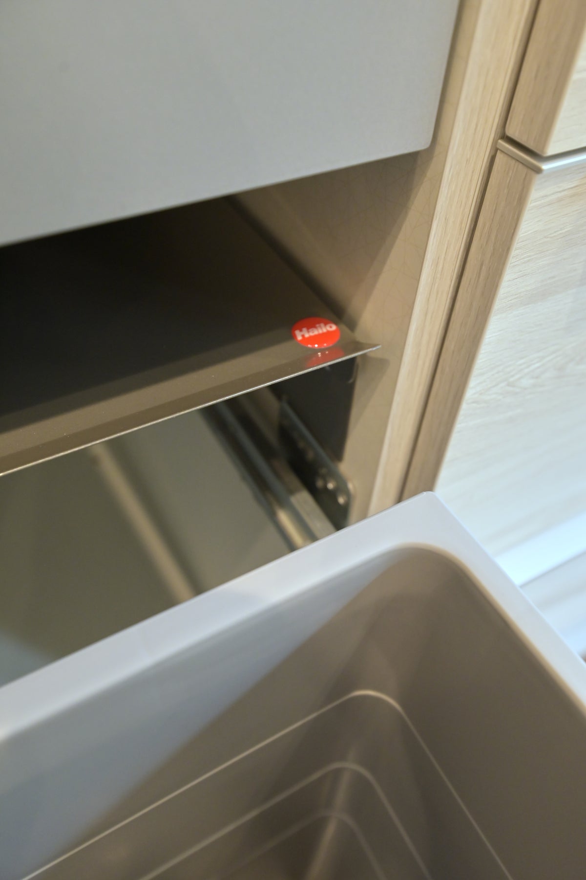 Poggenpohl Modern Kitchen with +MODO Island, +SEGMENTO Cabinetry & +STAGE Bar