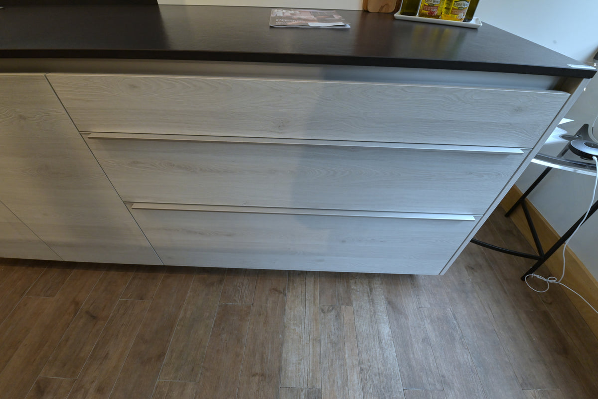 Poggenpohl Modern Kitchen with +MODO Island, +SEGMENTO Cabinetry & +STAGE Bar