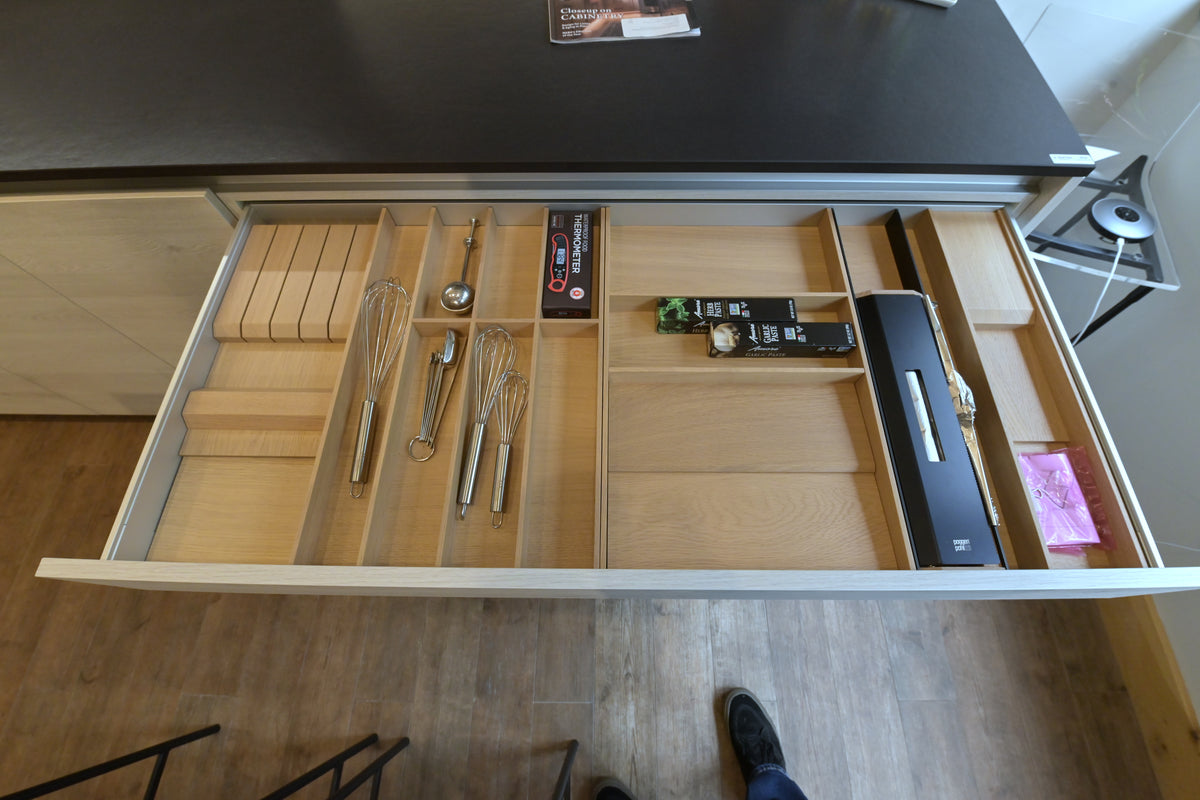 Poggenpohl Modern Kitchen with +MODO Island, +SEGMENTO Cabinetry & +STAGE Bar
