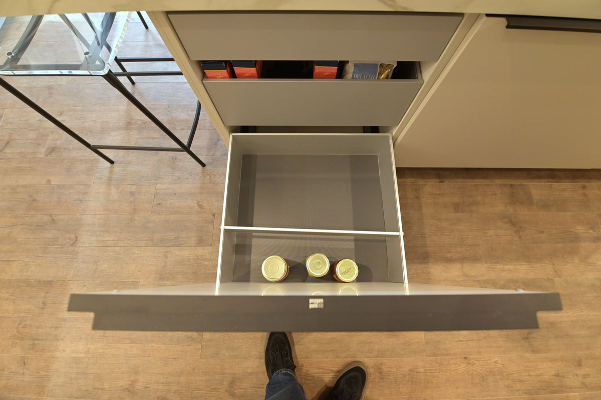 Poggenpohl Modern Kitchen with +MODO Island, +SEGMENTO Cabinetry & +STAGE Bar