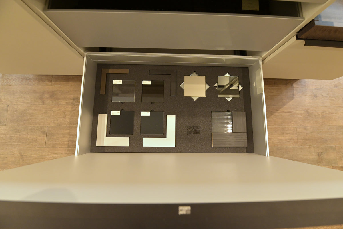 Poggenpohl Modern Kitchen with +MODO Island, +SEGMENTO Cabinetry & +STAGE Bar