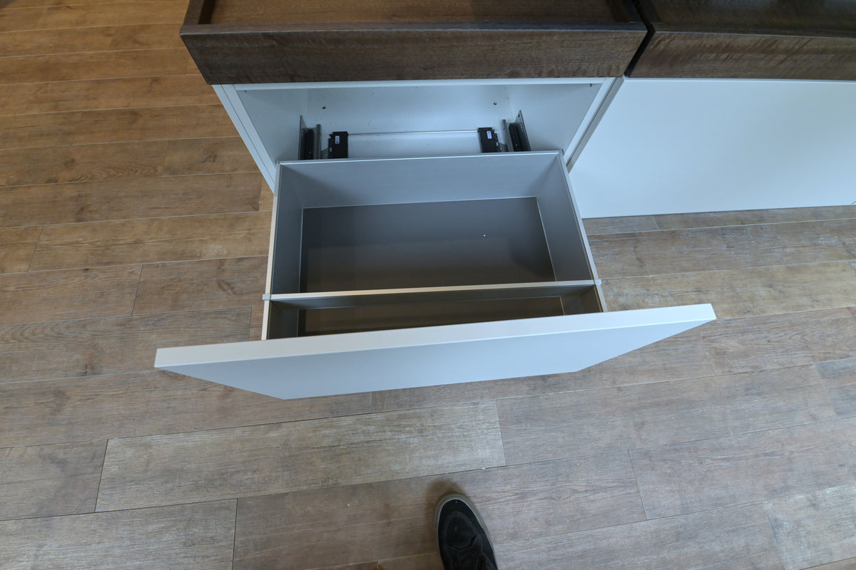 Poggenpohl Modern Kitchen with +MODO Island, +SEGMENTO Cabinetry & +STAGE Bar
