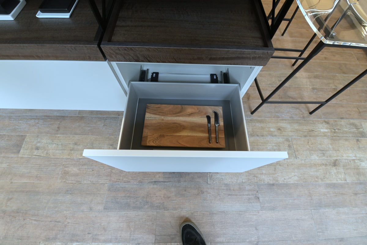 Poggenpohl Modern Kitchen with +MODO Island, +SEGMENTO Cabinetry & +STAGE Bar