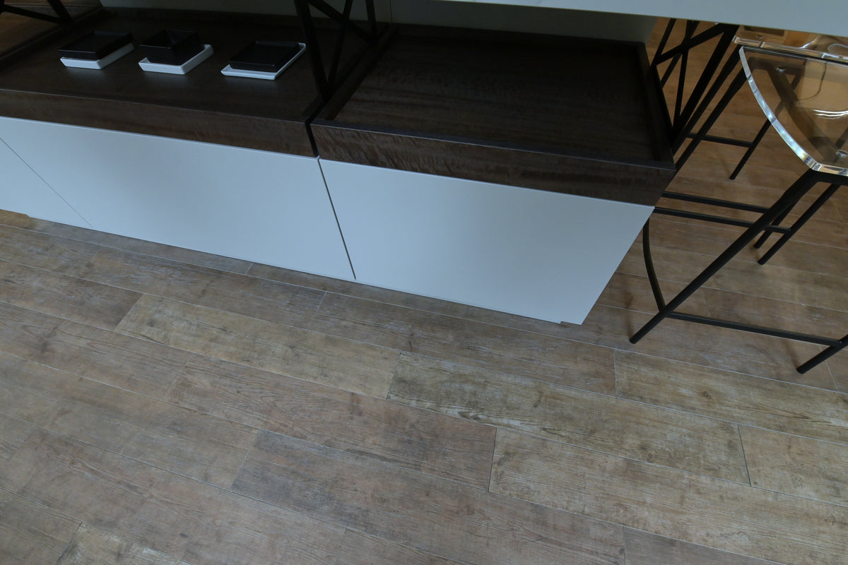Poggenpohl Modern Kitchen with +MODO Island, +SEGMENTO Cabinetry & +STAGE Bar