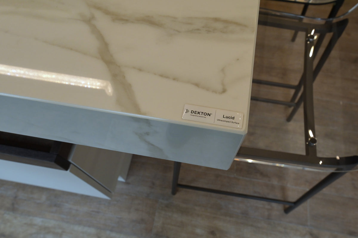 Poggenpohl Modern Kitchen with +MODO Island, +SEGMENTO Cabinetry & +STAGE Bar
