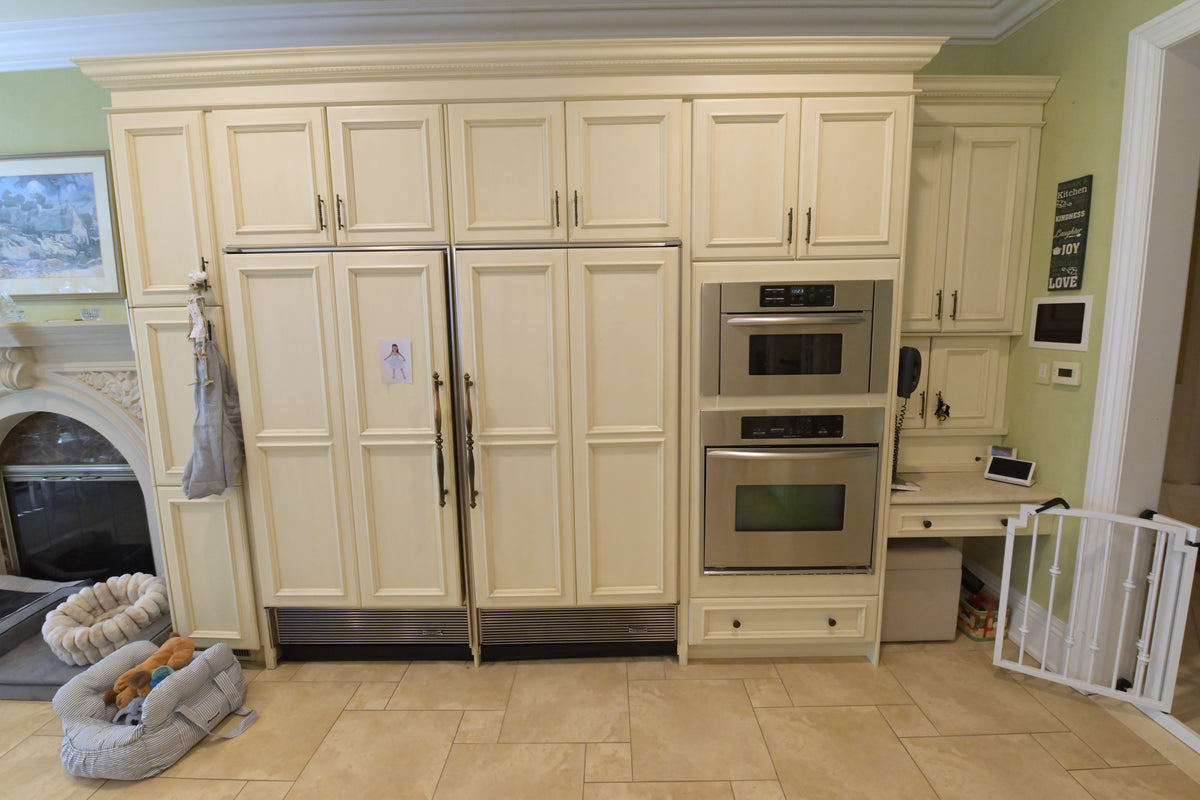 Kitchen Craft Traditional Light Cream Kitchen with Island & Appliances