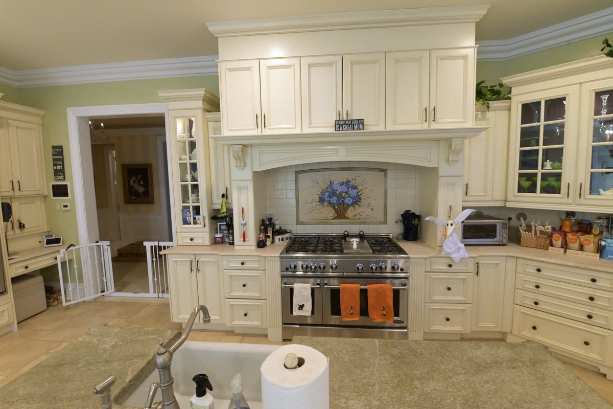Kitchen Craft Traditional Light Cream Kitchen with Island & Appliances