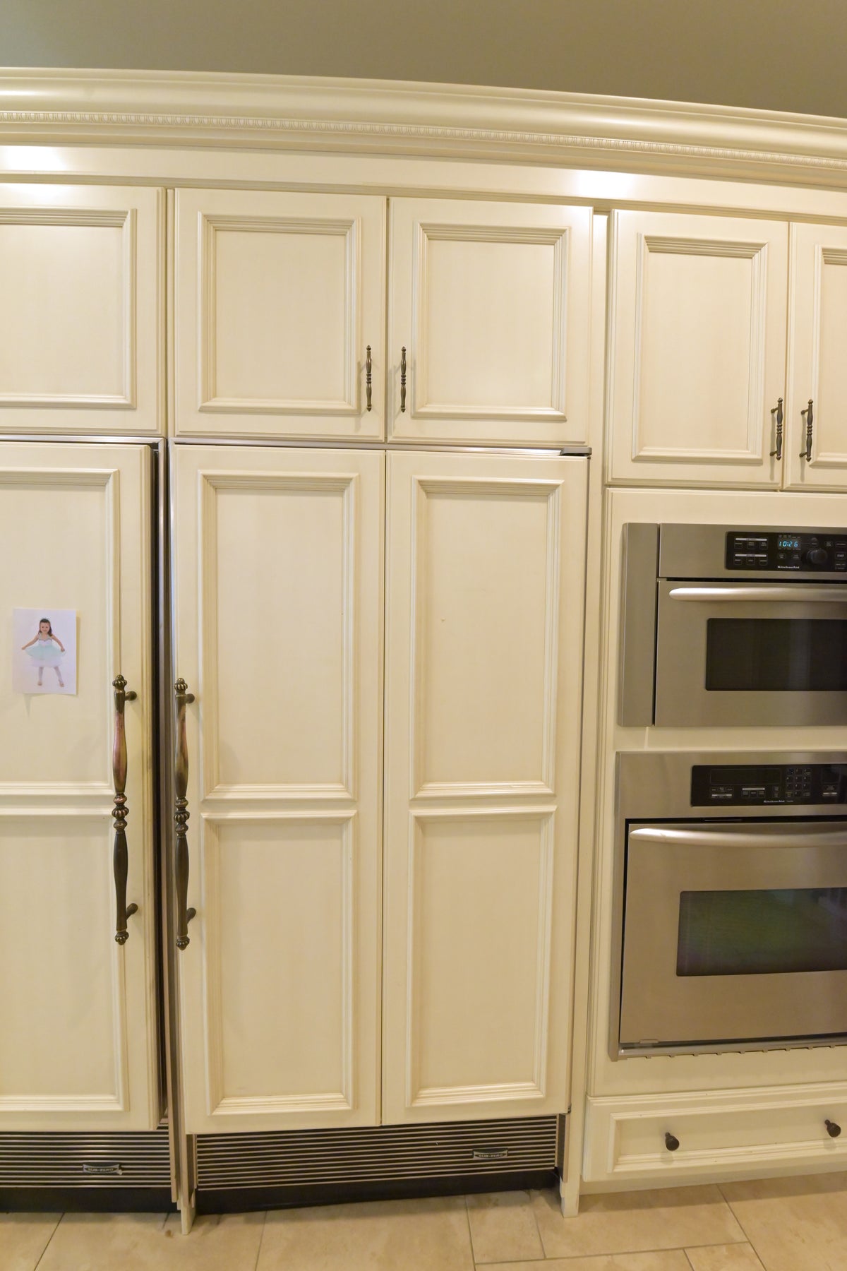 Kitchen Craft Traditional Light Cream Kitchen with Island & Appliances