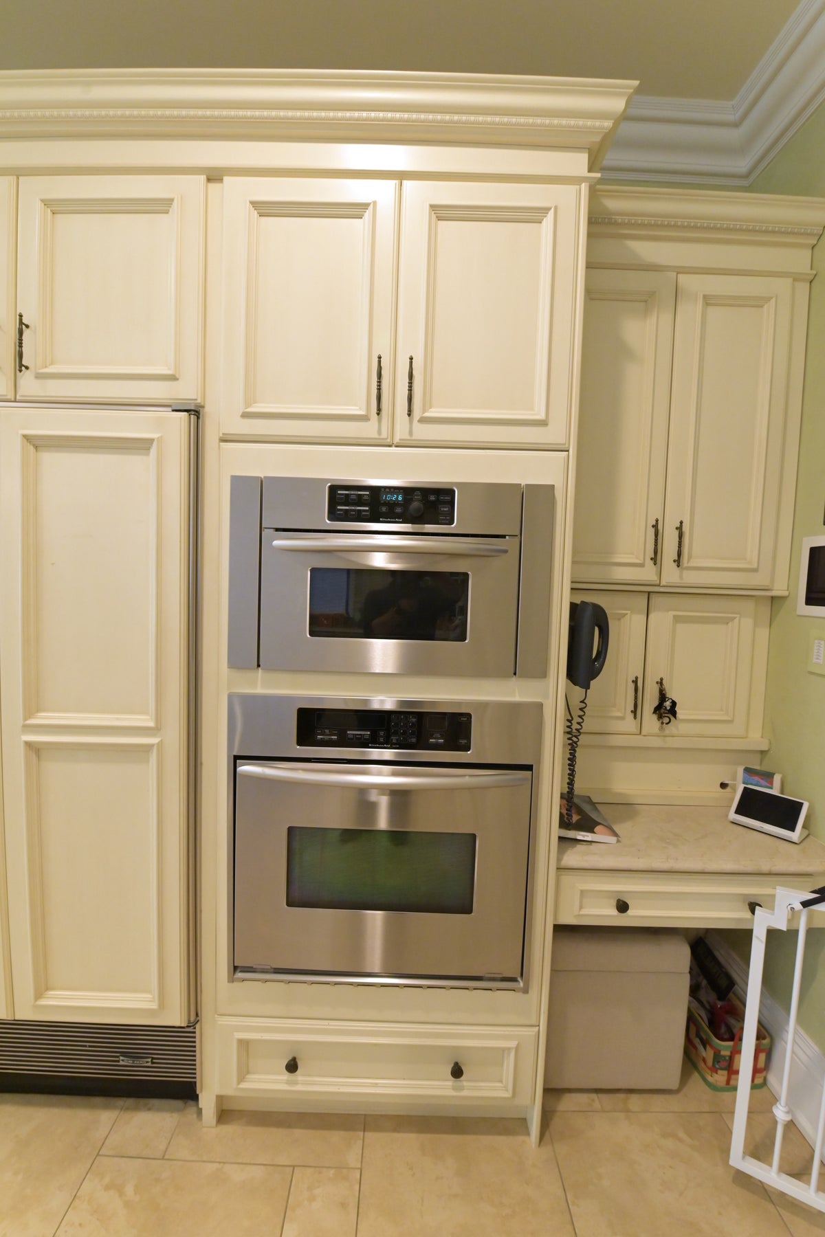 Kitchen Craft Traditional Light Cream Kitchen with Island & Appliances