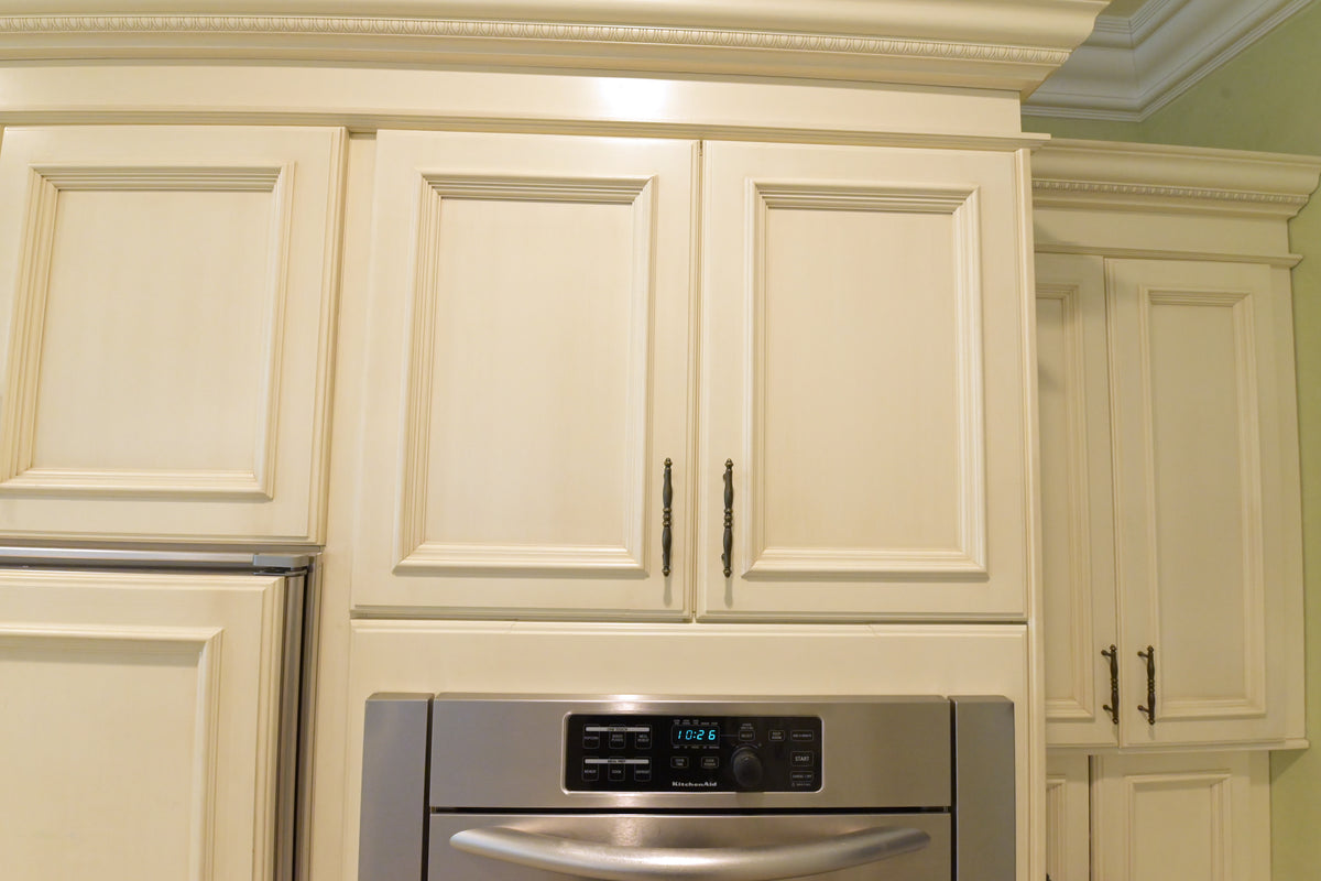 Kitchen Craft Traditional Light Cream Kitchen with Island & Appliances