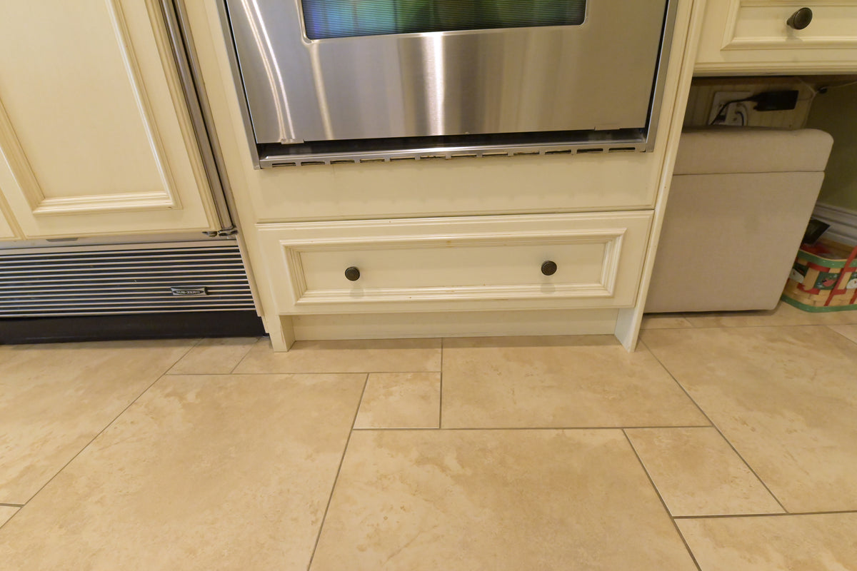 Kitchen Craft Traditional Light Cream Kitchen with Island & Appliances