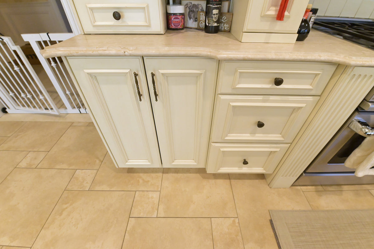 Kitchen Craft Traditional Light Cream Kitchen with Island & Appliances