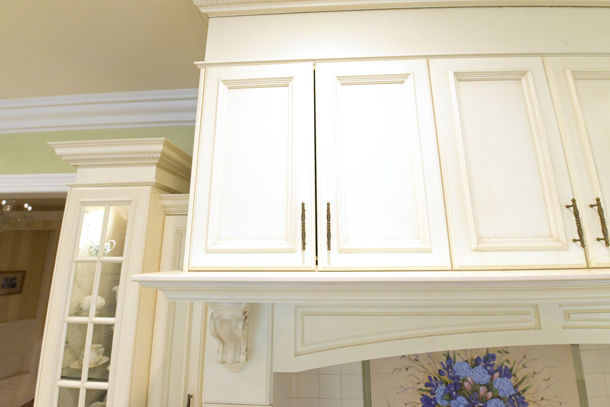 Kitchen Craft Traditional Light Cream Kitchen with Island & Appliances