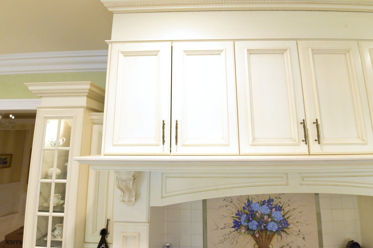 Kitchen Craft Traditional Light Cream Kitchen with Island & Appliances