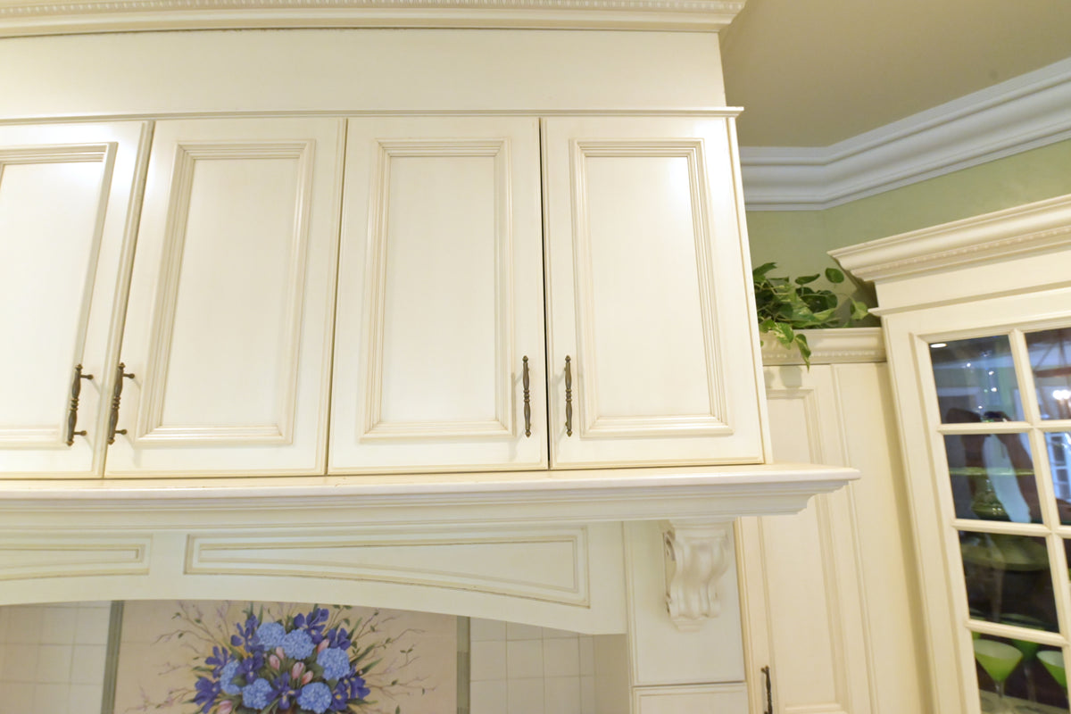 Kitchen Craft Traditional Light Cream Kitchen with Island & Appliances