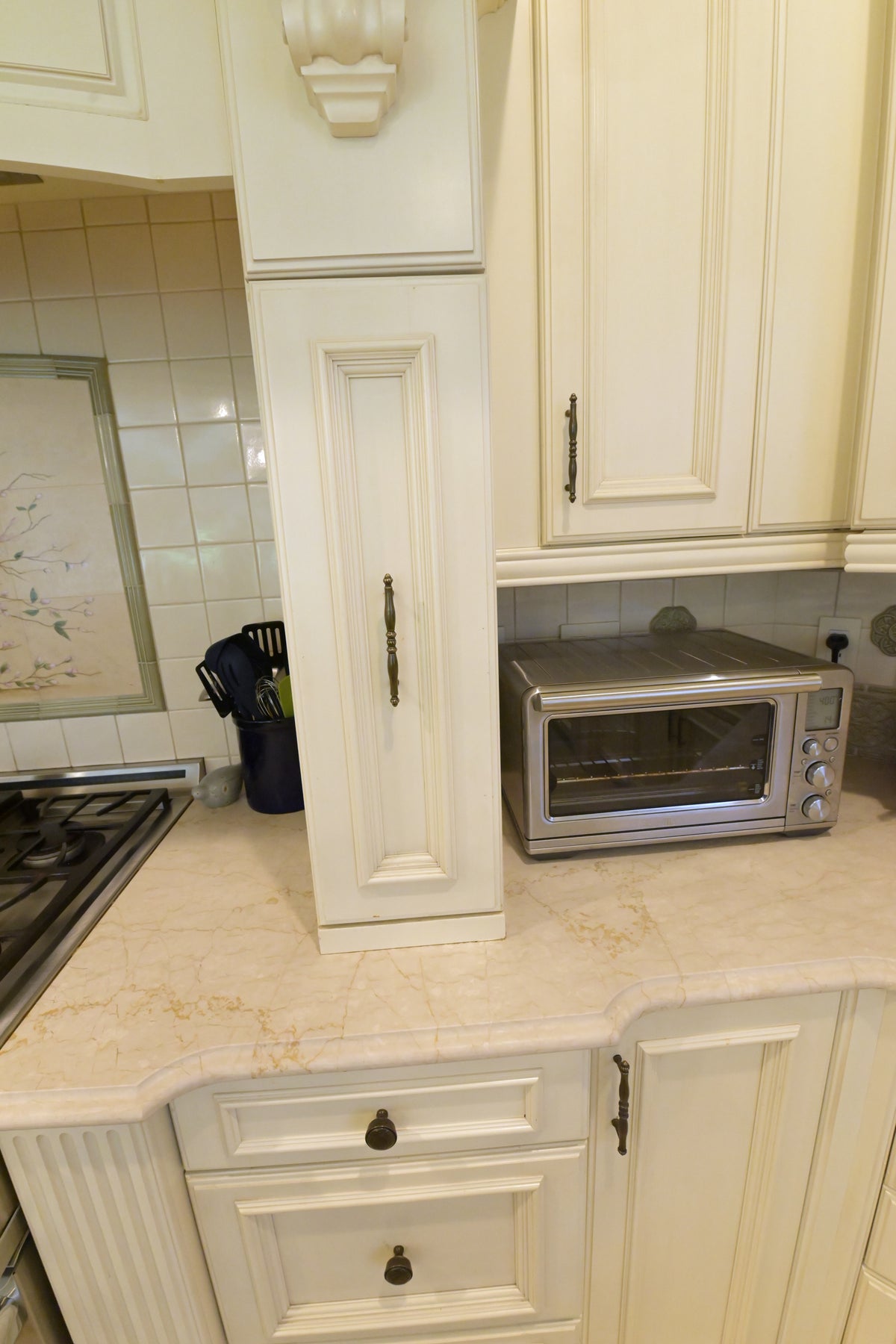Kitchen Craft Traditional Light Cream Kitchen with Island & Appliances