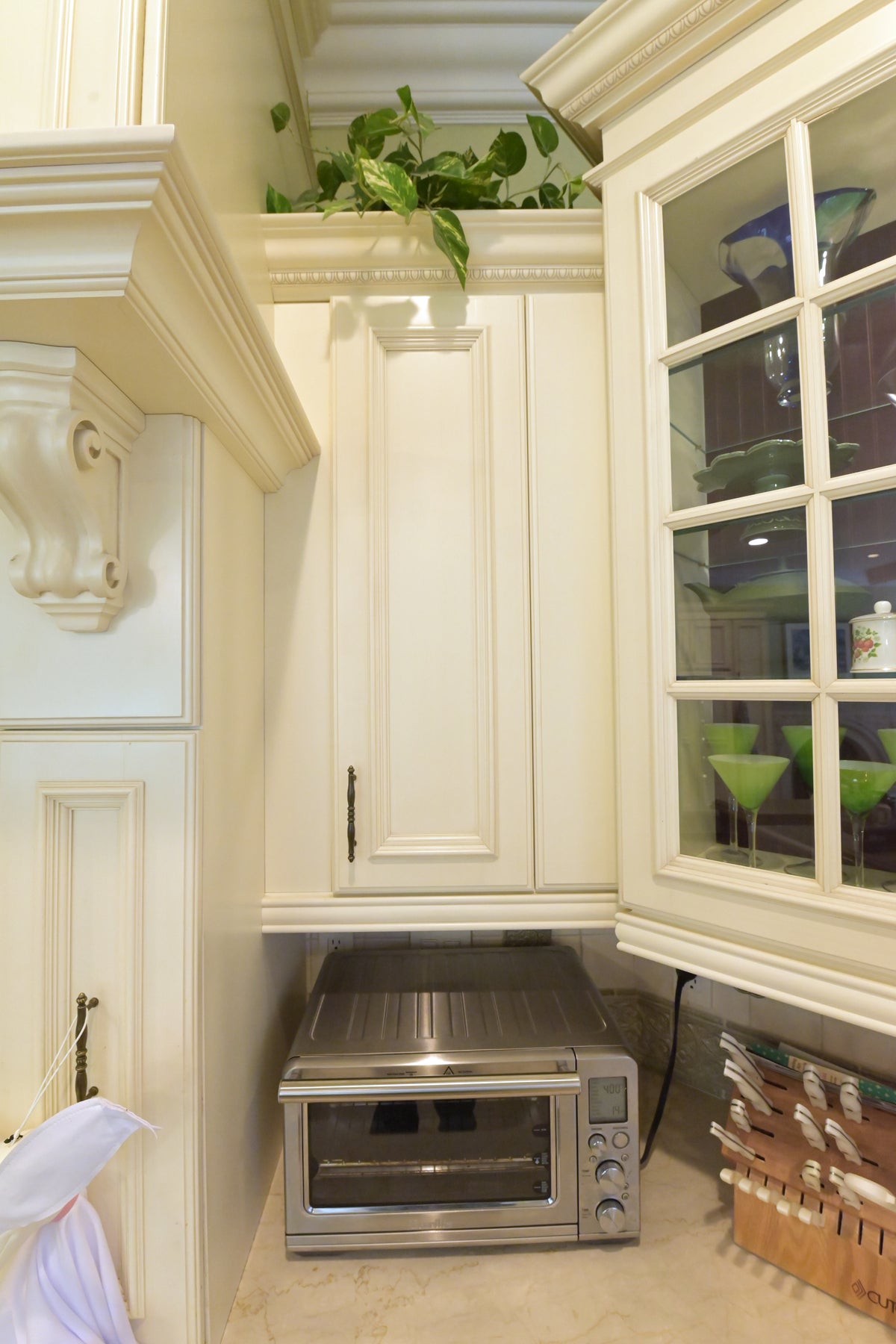 Kitchen Craft Traditional Light Cream Kitchen with Island & Appliances