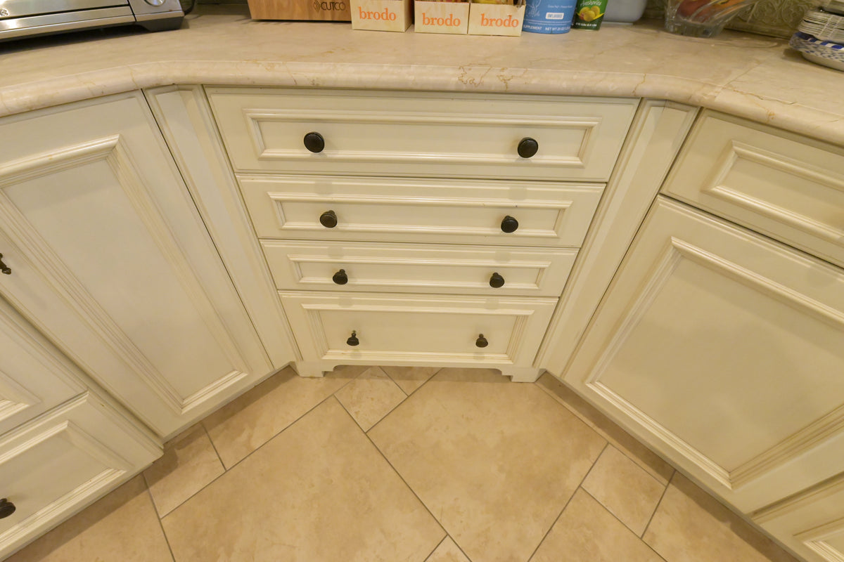 Kitchen Craft Traditional Light Cream Kitchen with Island & Appliances