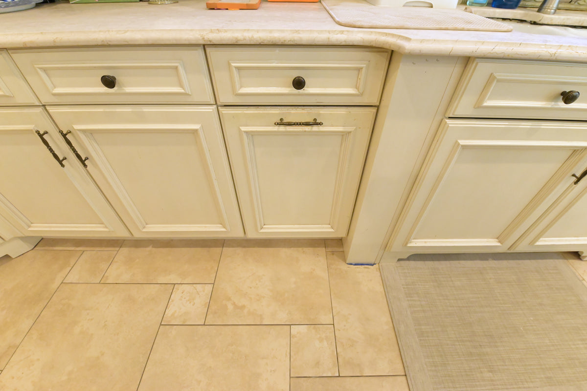 Kitchen Craft Traditional Light Cream Kitchen with Island & Appliances