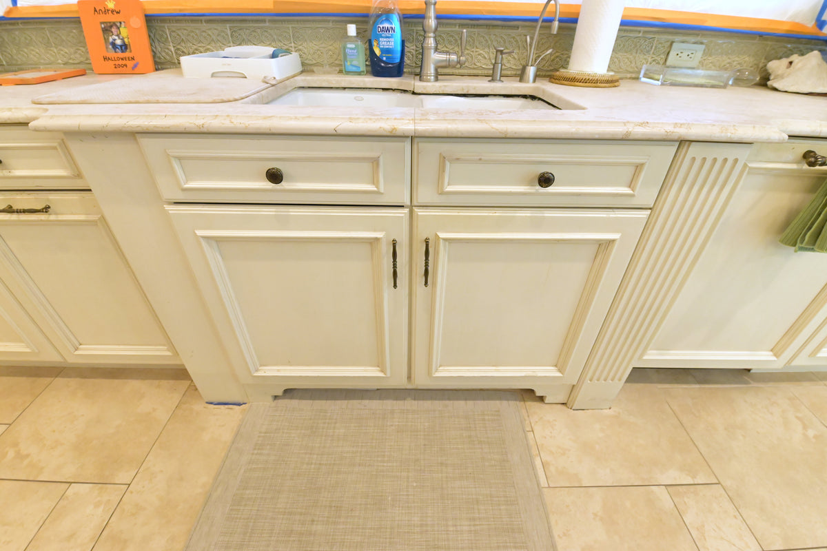 Kitchen Craft Traditional Light Cream Kitchen with Island & Appliances