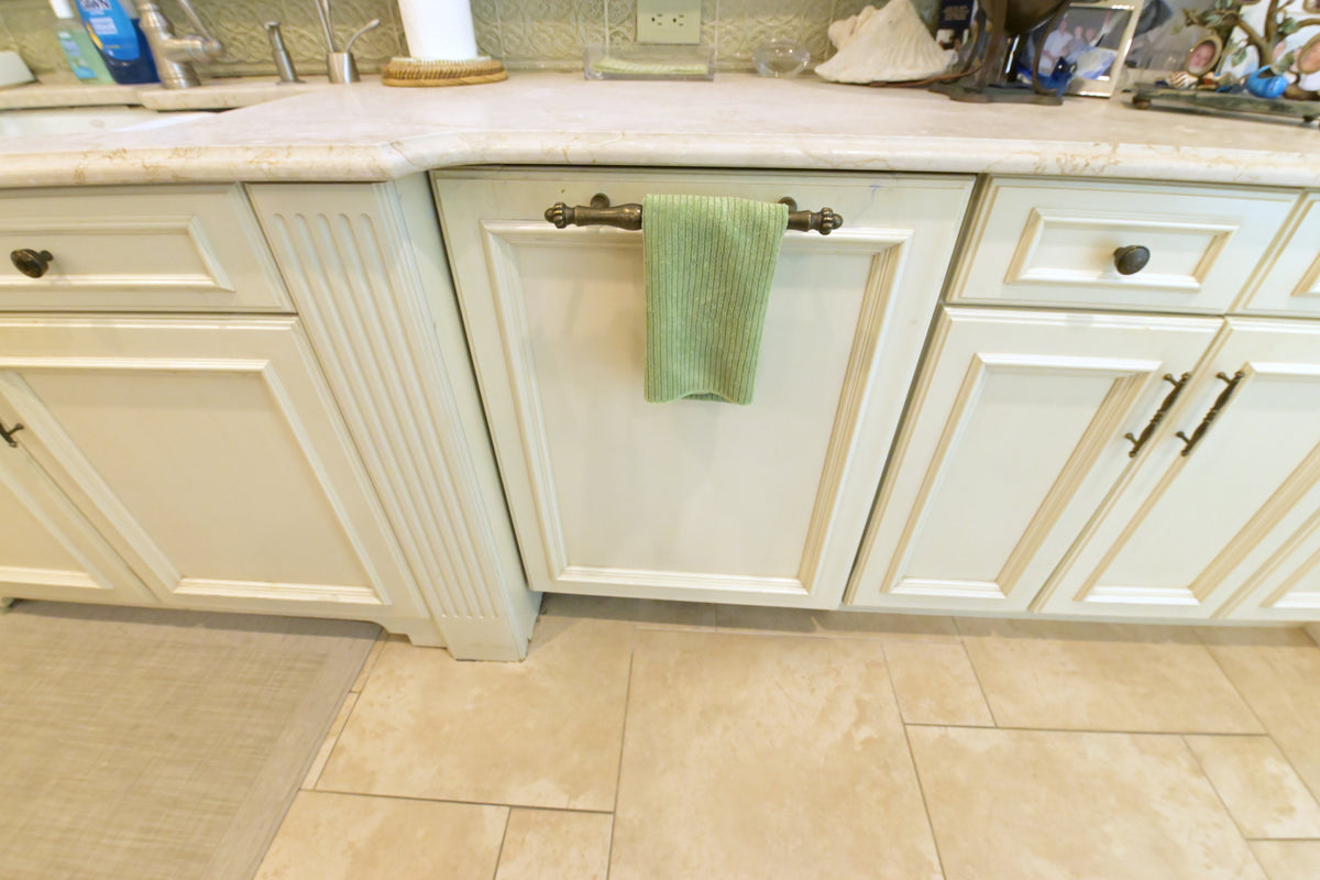 Kitchen Craft Traditional Light Cream Kitchen with Island & Appliances