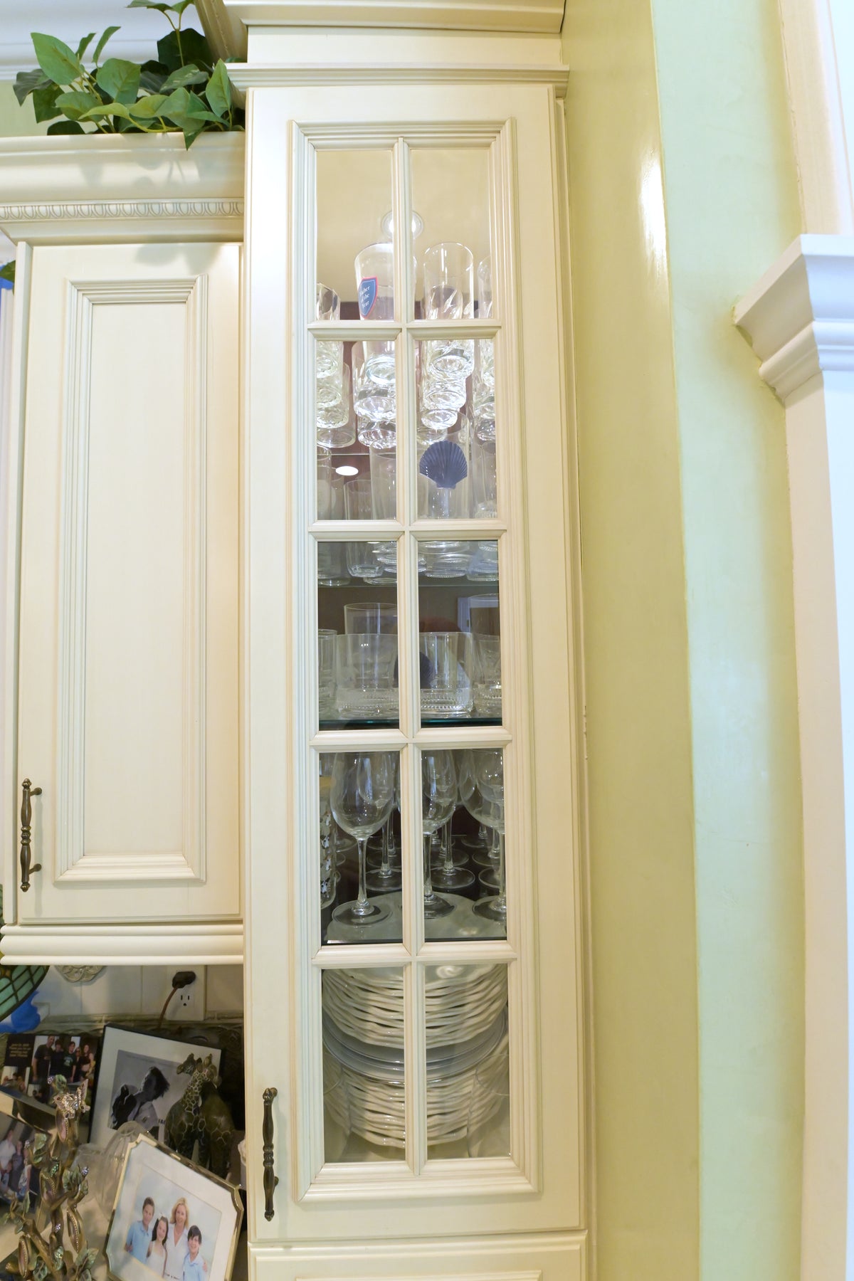Kitchen Craft Traditional Light Cream Kitchen with Island & Appliances