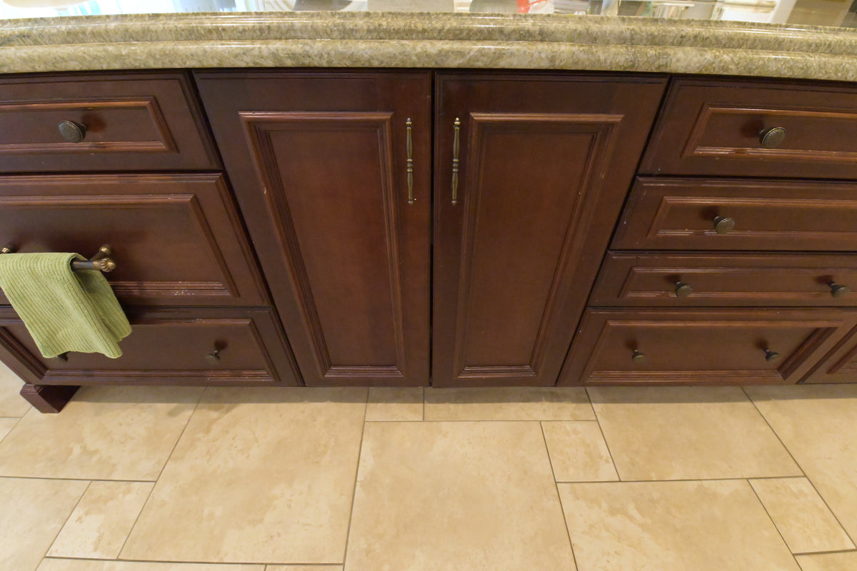 Kitchen Craft Traditional Light Cream Kitchen with Island & Appliances
