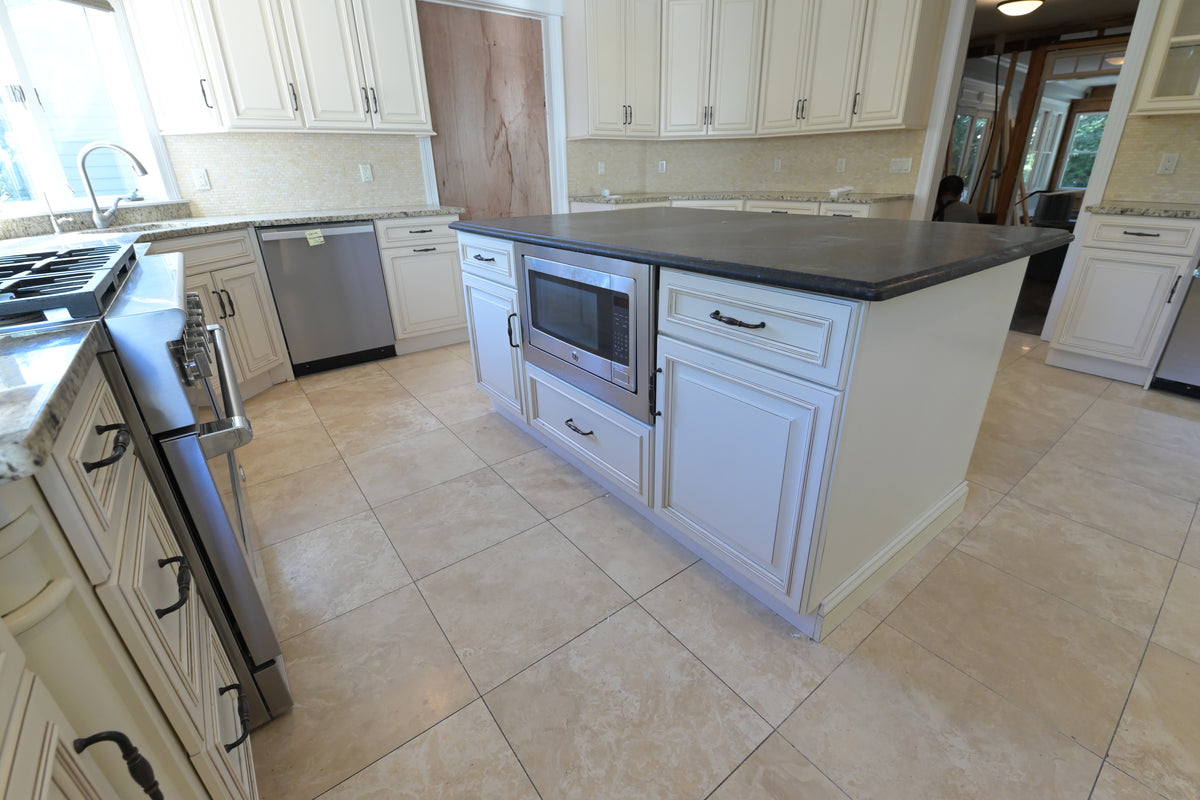 Fabuwood Off White Traditional Kitchen with Island & Appliances