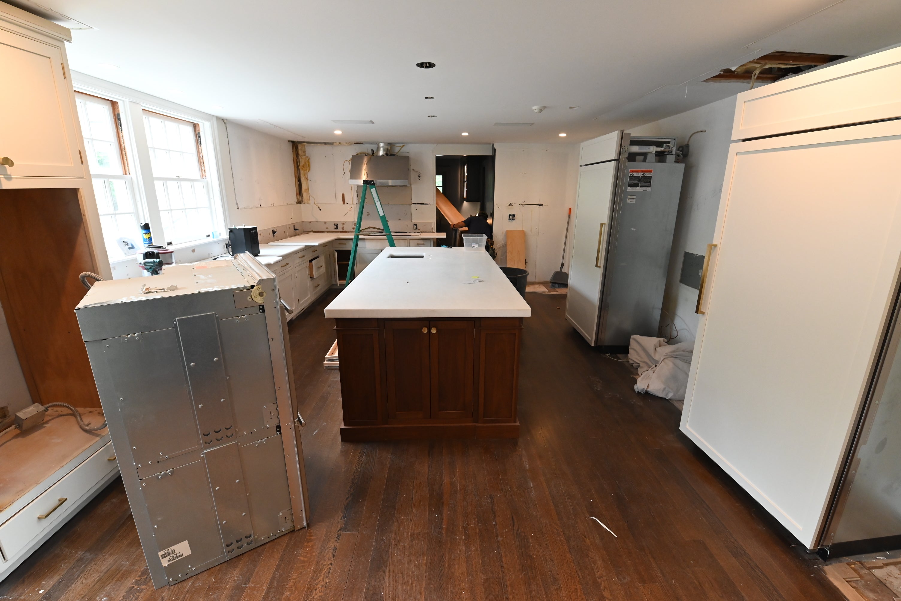 Prevo Transitional White Complete Kitchen Cabinets with Brown Wooden Island