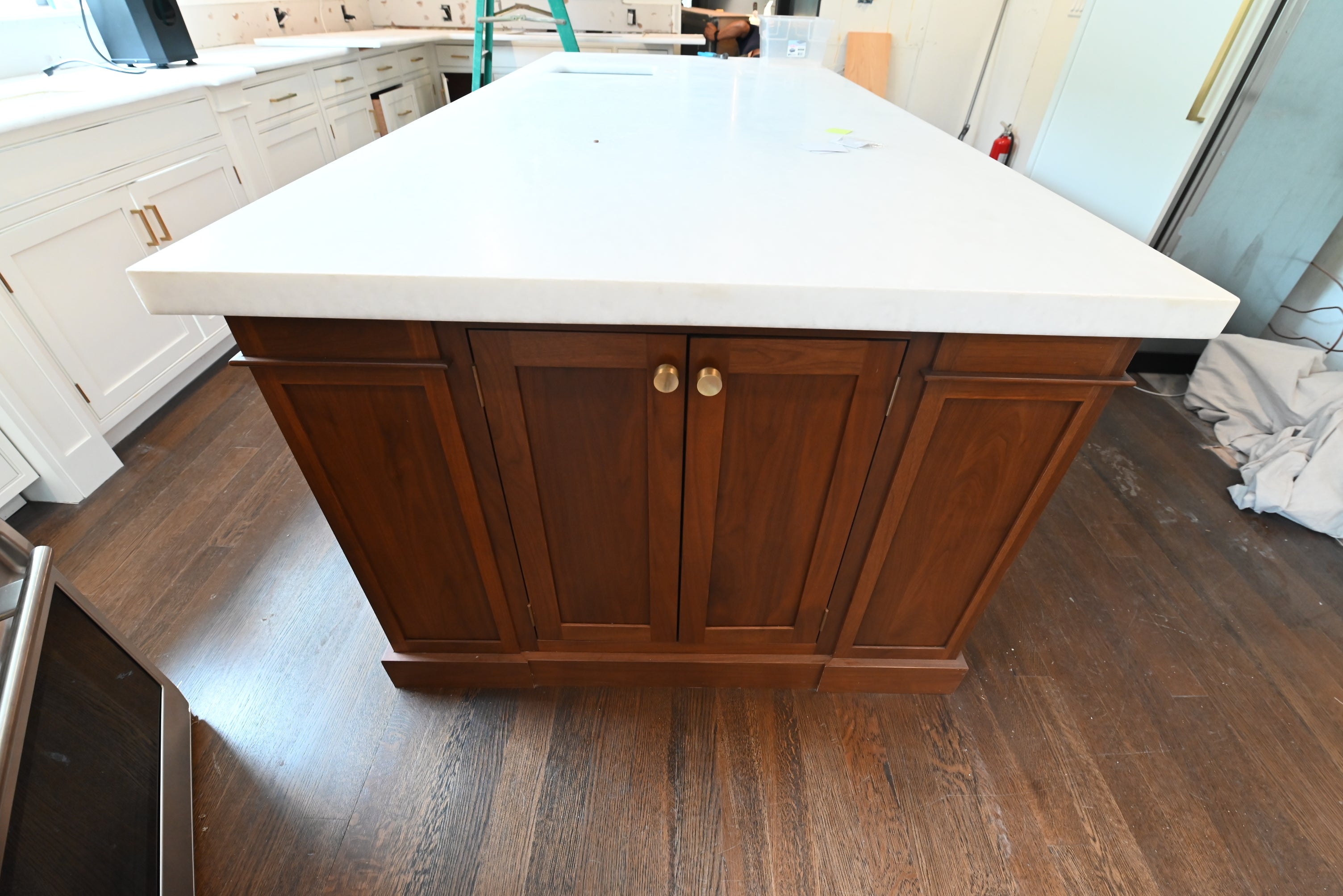 Prevo Transitional White Complete Kitchen Cabinets with Brown Wooden Island