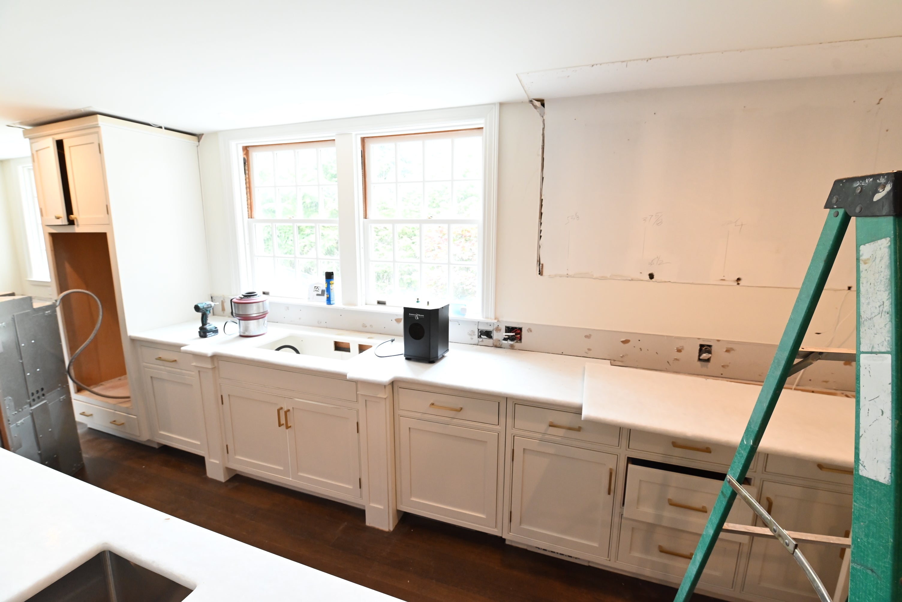 Prevo Transitional White Complete Kitchen Cabinets with Brown Wooden Island